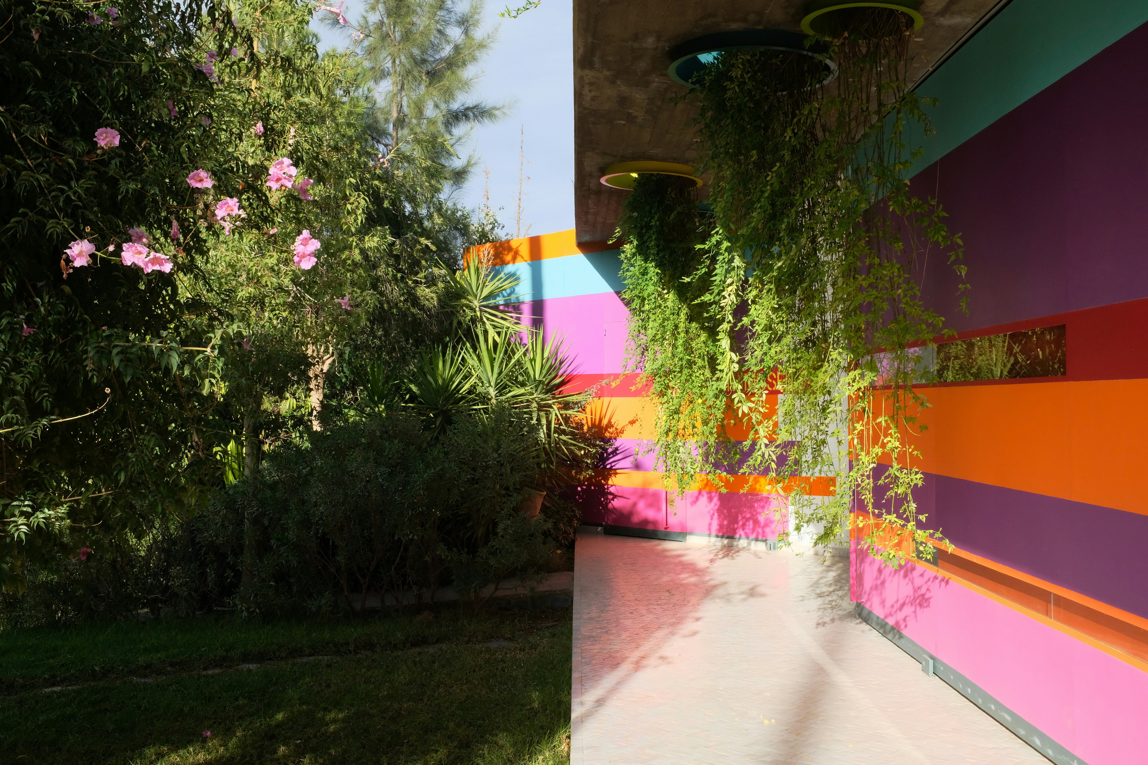 Advanced Multi-Season Flower Bed Architecture